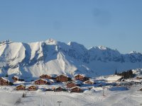 Le haut du village devant les Aravis (janvier 2012)